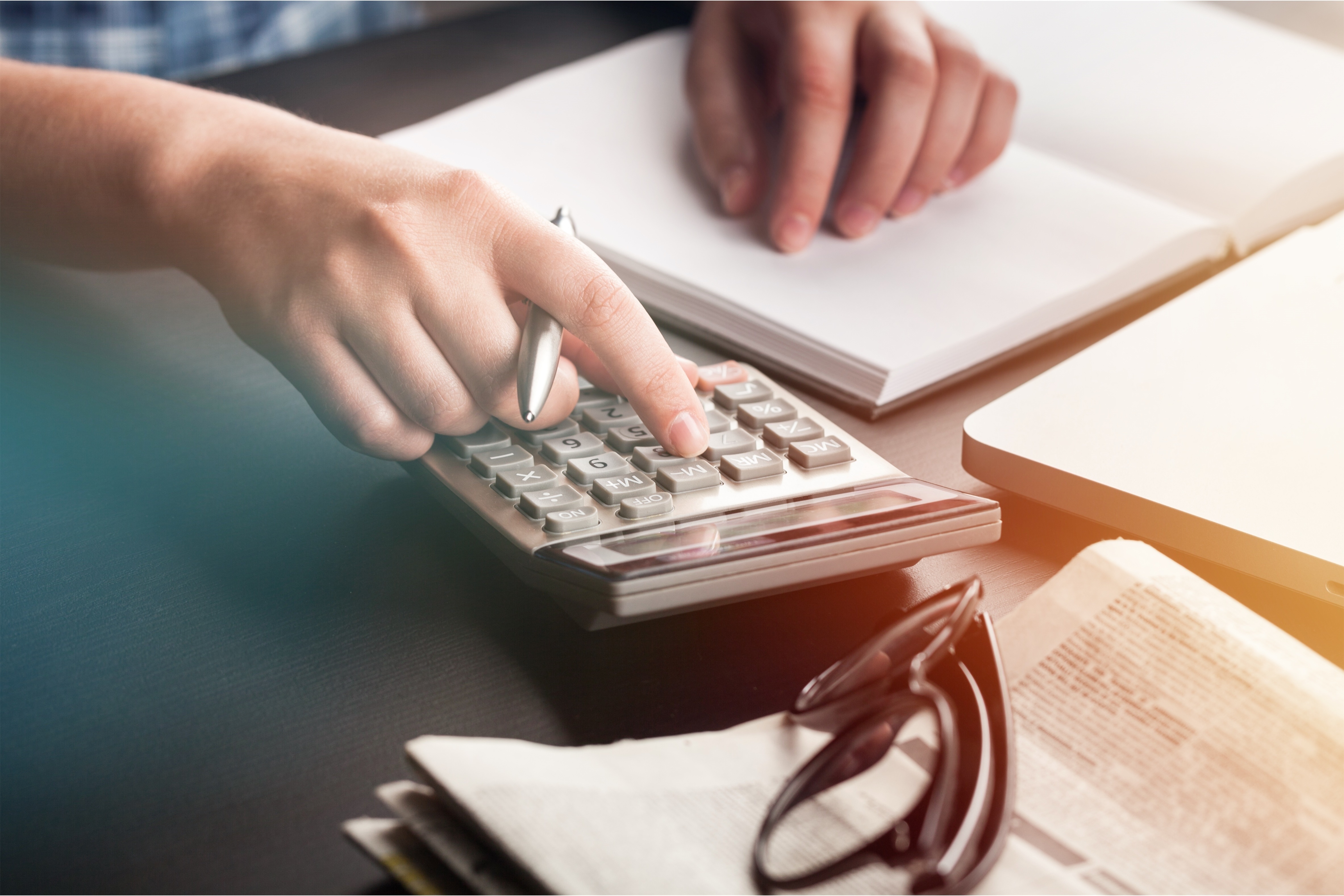 専門知識を持ったスタッフを抱え負担減